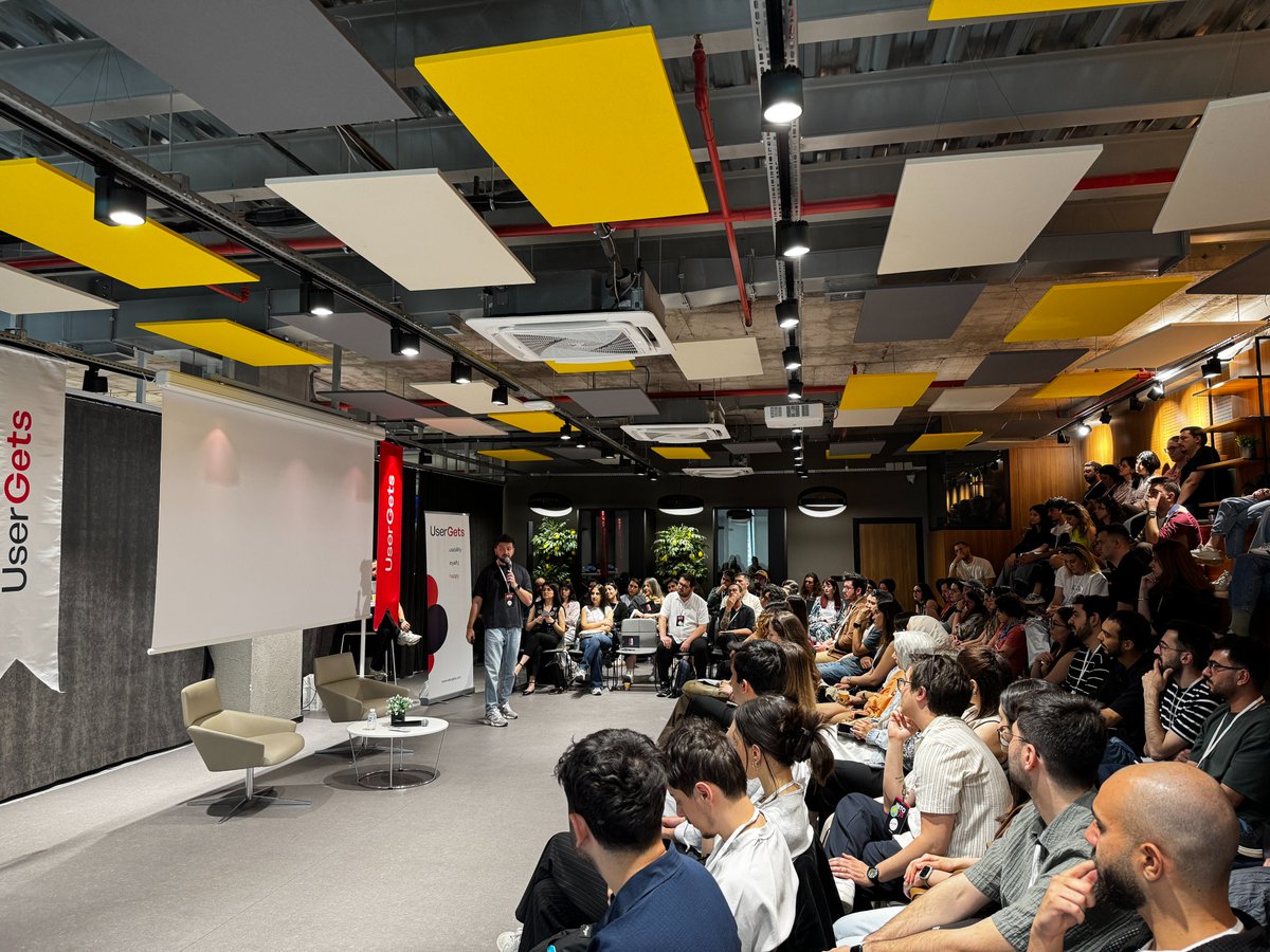 tunayani's tweet image. etkinlik nasıl geçti? diye soran arkadaşlara şöyle açıklayayım.

etkinlik durumu baya bir yoğundu 🔥

ne kadar mutlu olduğumuzu anlatamam. iyi ki varsınız 🫶