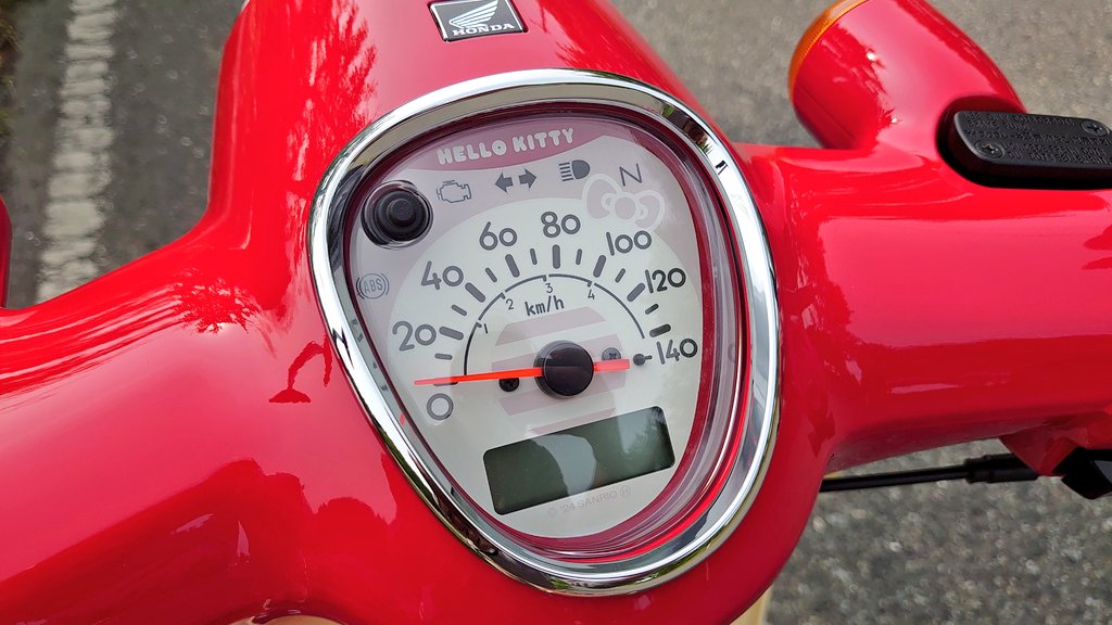 4zk_r57sr400's tweet photo. 新たな相棒を迎え���した。
11月に頼んで…約半年。キティちゃんカブが納車されました!かわいい😊
https://t.co/FNR6eb7Fe8
#supercub_hellokitty https://t.co/zXYWgQqVMH