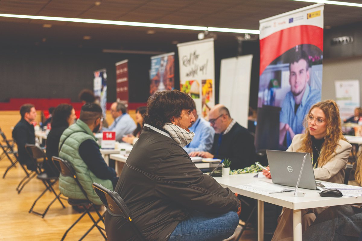 _SomComarca's tweet photo. Si buscas trabajo, ¡recuerda esta fecha! 📅 El próximo
28 de mayo celebraremos un foro de empleo 
+info: https://t.co/5RpU9E96zS.

#forodeempleo #empleo #trabajo #ofertadetrabajo
@dariomlerga  @PalmeroPRaul @AjuntSagunt 
Projecte subvencionat per @gvalabora  i @empleogob https://t.co/9RUa1E9vxs