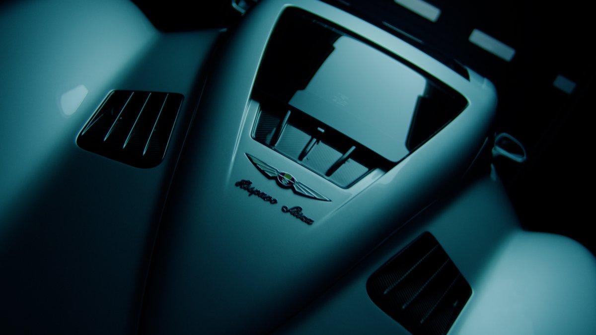 Design brings a vehicle's personality to life.

The Hispano Suiza Carmen's design lines reflect our brand's elegance while integrating a state-of-the-art aesthetic. This hypercar merges our brand's uniqueness with the highest performance that a cutting-edge hypercar requires.