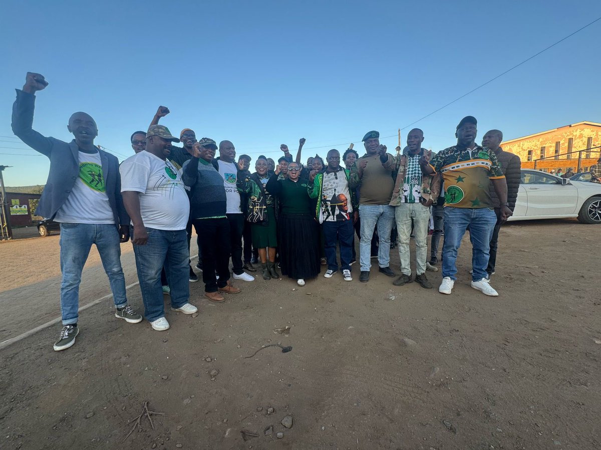 MasingaMbalenhl's tweet image. Mpumalanga detachment has taken a decision that no more programs at halls & etc. everyone on the ground door to door recruitment till 2026 💚🖤💛 #GwazaMkhontoGwaza