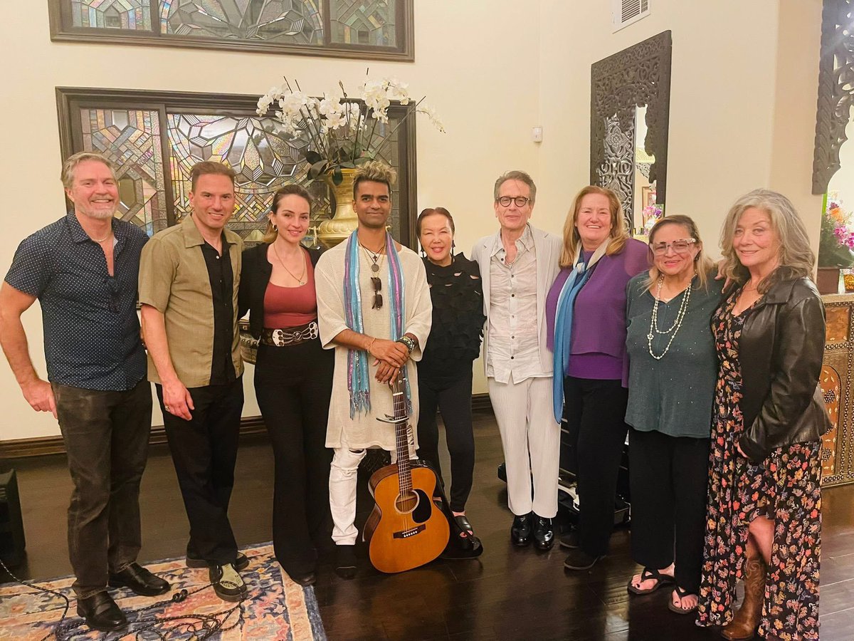 Epic hang back in LA with <a href="/SueWongFashion/">Sue Wong</a> - majestic moroccan palazzo in los feliz; great company and musical jams. Community is king💪🏽💥