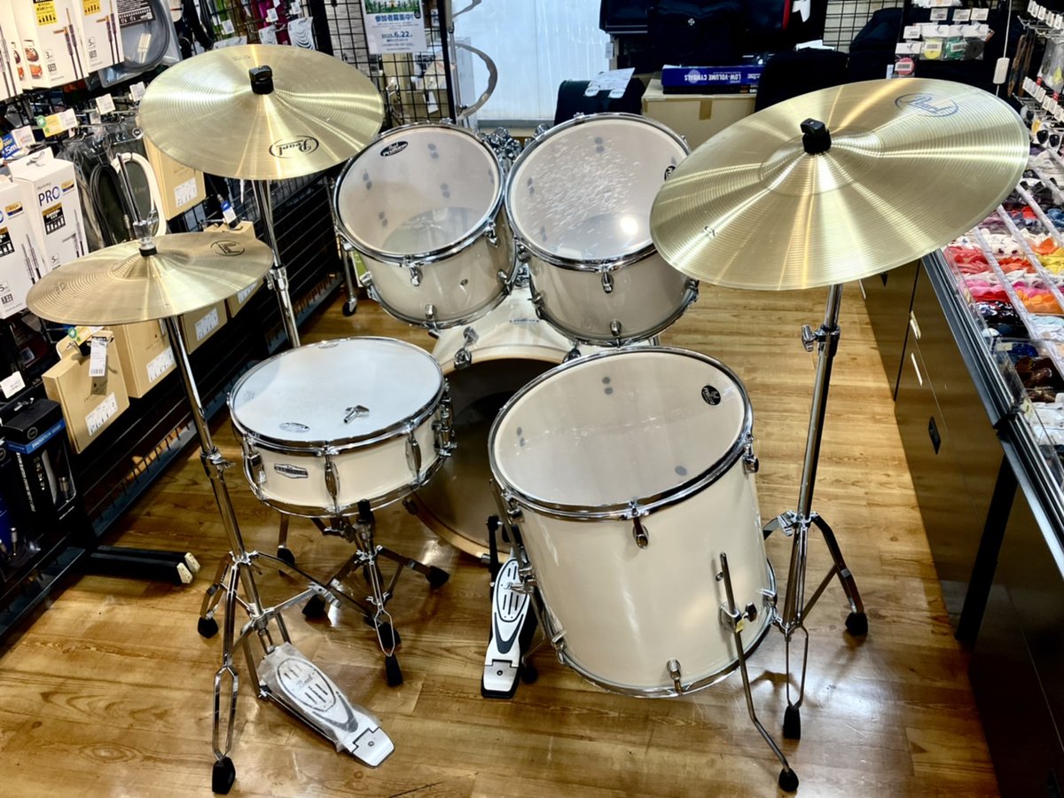 shima_koube's tweet image. 中古ドラムセット入荷🥁
PearlのセットでForum seriesになります。
スローン以外は一式揃ってますので、
すぐにドラムを叩きたい！という方いかがでしょうか～？
年季は入ってますが、まだまだ使って頂けると思います✨
詳細こちら▼
store.shimamura.co.jp/ec/pro/disp/1/…
＃中古 ＃ドラムセット ＃pearl