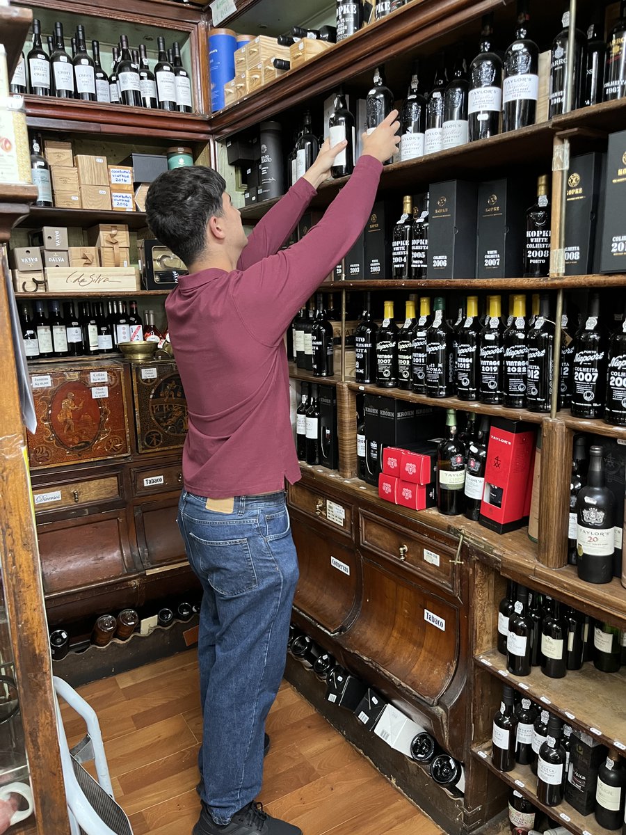 TeideHease's tweet photo. 🇵🇹 Hugo Acevedo, alumno de Actividades Comerciales en TEIDE IV, está disfrutando de su movilidad Erasmus en Lisboa.
Una experiencia que combina formación, comercio y crecimiento personal 🌍🛍️
📹 Mira el vídeo y conoce más en nuestro blog. https://t.co/WsidIaRS27