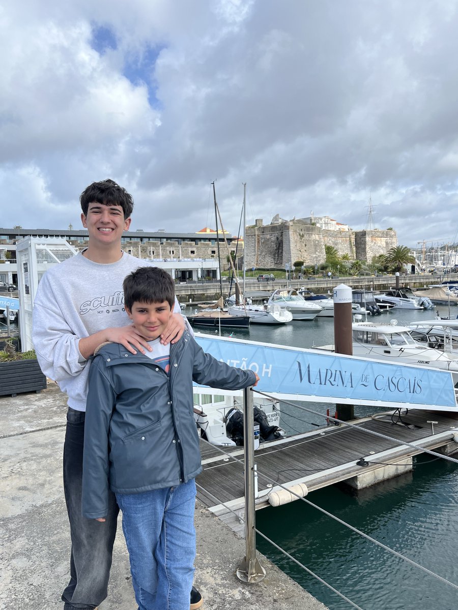 🇵🇹 Hugo Acevedo, alumno de Actividades Comerciales en TEIDE IV, está disfrutando de su movilidad Erasmus en Lisboa.
Una experiencia que combina formación, comercio y crecimiento personal 🌍🛍️
📹 Mira el vídeo y conoce más en nuestro blog.