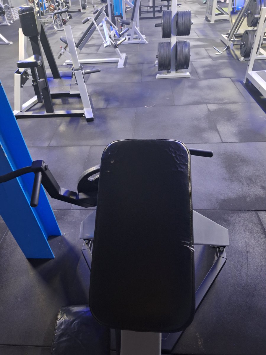 thebestmarklee's tweet photo. Gym time #3peakstraining https://t.co/Kbfb5mGeFE