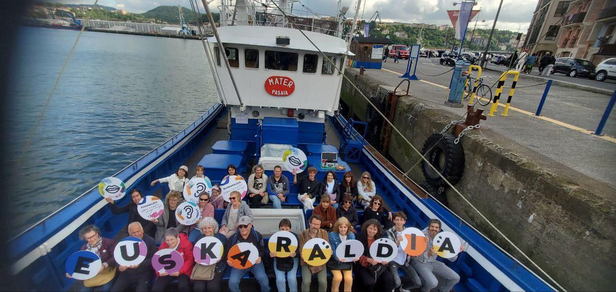 Bokale (@bokale_pasaia) on Twitter photo 📸👄👂⛵⚓Pasaiako Mintzalagun taldeak Mater Museoan eta Euskaraldiarekin bat!
#Euskaraldia #Pasaia
<a href="/EPasaia/">Euskaraldia Pasaia</a> <a href="/MaterMuseoa/">🌈 MATER Museo Ekoaktiboa ⚓️ MATER Museo Ecoactivo</a> 📸👄👂⛵⚓Pasaiako Mintzalagun taldeak Mater Museoan eta Euskaraldiarekin bat!
#Euskaraldia #Pasaia
<a href="/EPasaia/">Euskaraldia Pasaia</a> <a href="/MaterMuseoa/">🌈 MATER Museo Ekoaktiboa ⚓️ MATER Museo Ecoactivo</a>