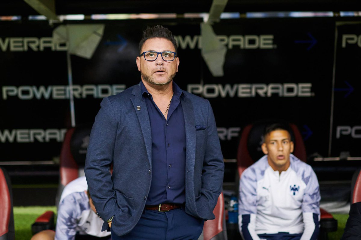 Antonio Mohamed:

- Campeón de liga con Xolos
- Campeón de liga con América 
- Campeón de liga con Rayados
- Pumas
- Campeón de liga con Toluca