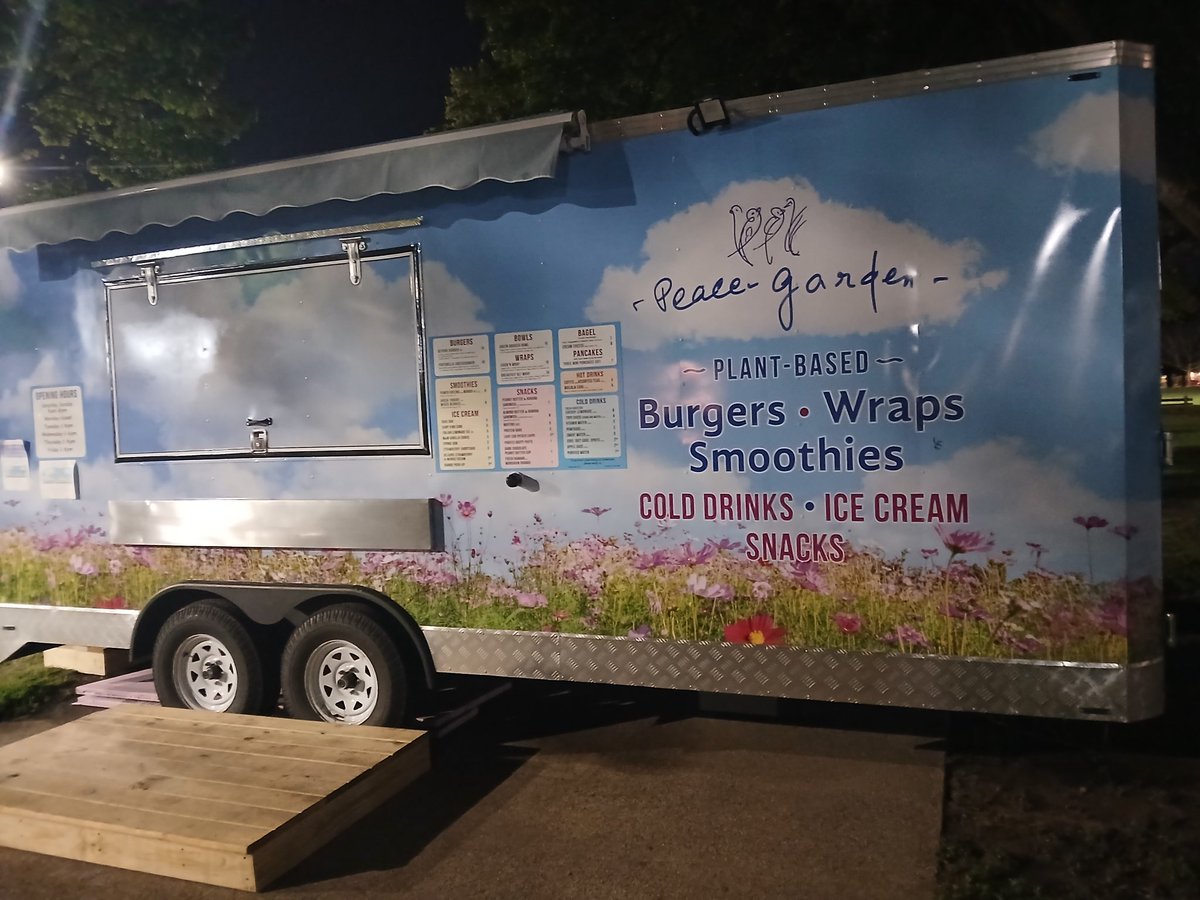 ShahBAzPahlavi's tweet image. Free B.l.t  if I stop the rain ? (Fyi It&apos;s fake bacon but 2x the price) #chicagopolice #Baconbits