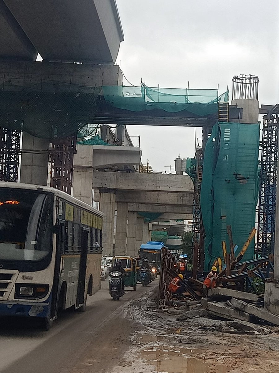 "Traffic Advisory" Due to ongoing Metro work on ORR (Outer ring road) at opposite marathahalli police station,traffic movement is very slow from kadubeesanahalli towards karthiknagar and marathahalli towards kadubeesanahalli ,we request all commuters please co-operate with us, Tq