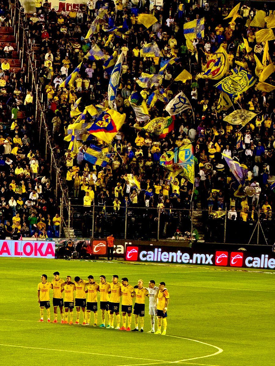 Línea Azulcrema 🦅 (@linea_azulcrema) on Twitter photo Nada que reprocharles, hoy nos morimos todos con ustedes. Ya nos dieron bastante y lo de hoy era pedir mucho, si lo lograban era una hazaña, pero la hazaña ya la hicieron, lo imposible ya lo lograron.
Gracias <a href="/ClubAmerica/">Club América</a>. 🦅 Nada que reprocharles, hoy nos morimos todos con ustedes. Ya nos dieron bastante y lo de hoy era pedir mucho, si lo lograban era una hazaña, pero la hazaña ya la hicieron, lo imposible ya lo lograron.
Gracias <a href="/ClubAmerica/">Club América</a>. 🦅
