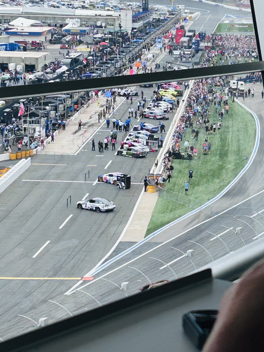 9Cannonball's tweet photo. Honor to have attended the Memorial Day Ceremony at Charlotte Motor speedway is always a great turn out. https://t.co/uxuzCdHyk2