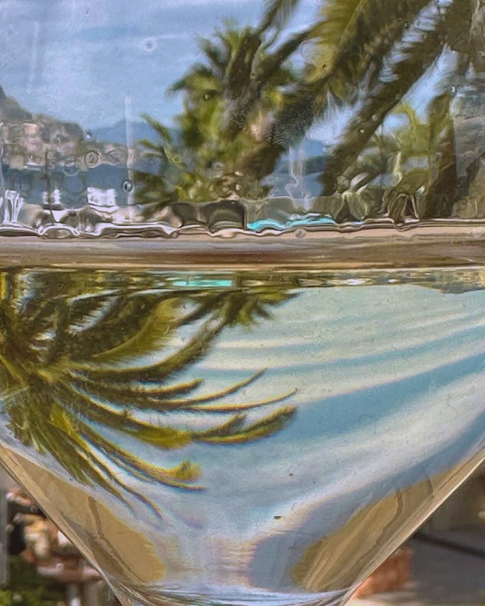 t5aehyung's tweet photo. Let the water wash it all away. https://t.co/bMJ8korhfP