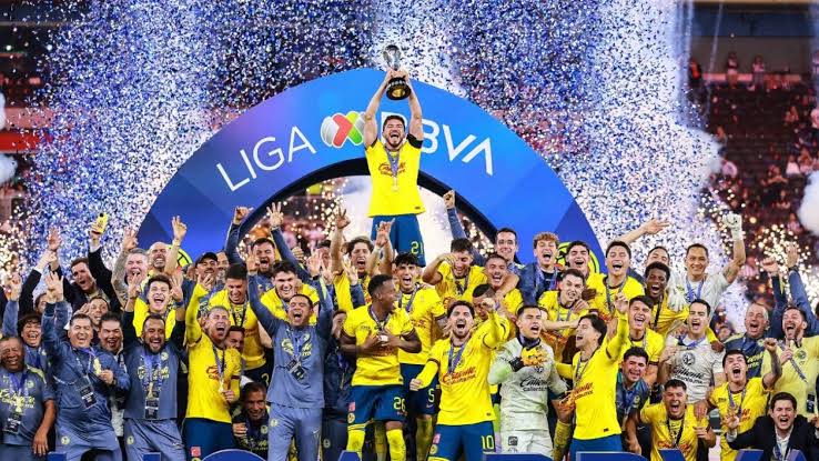 eduuxqs's tweet photo. Gracias por tanto, @ClubAmerica. 💙💛 https://t.co/KzFi3T24w4