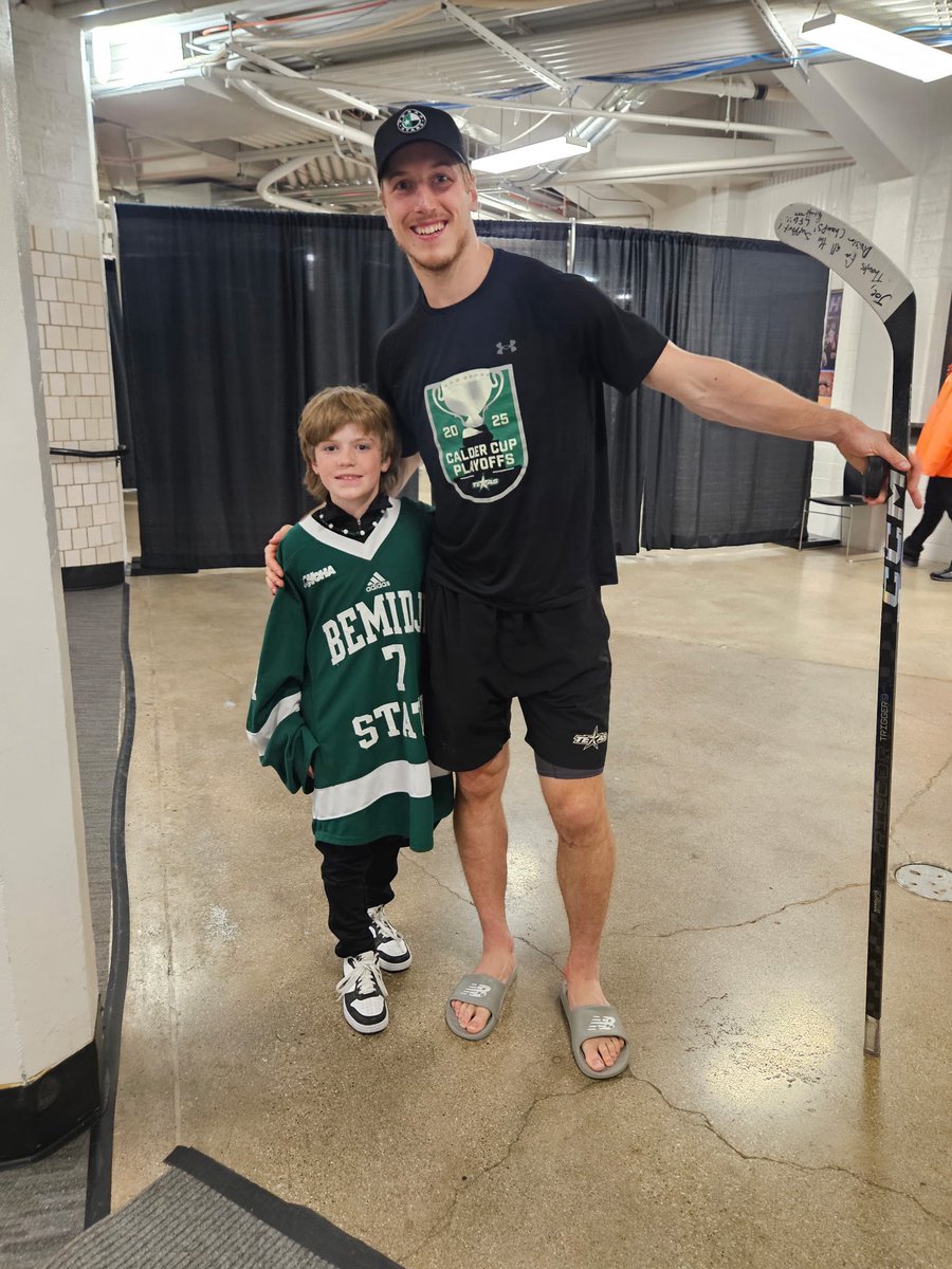 RidertownUSA's tweet photo. Congratulations to Kyle Looft and Justin Hryckowian on advancing to the Western Conference Finals!

Huge thanks to the Elliotts for their support and great pictures. Safe travels! 

#TexasStars⭐️⭐️ https://t.co/nEVIIX8TT8