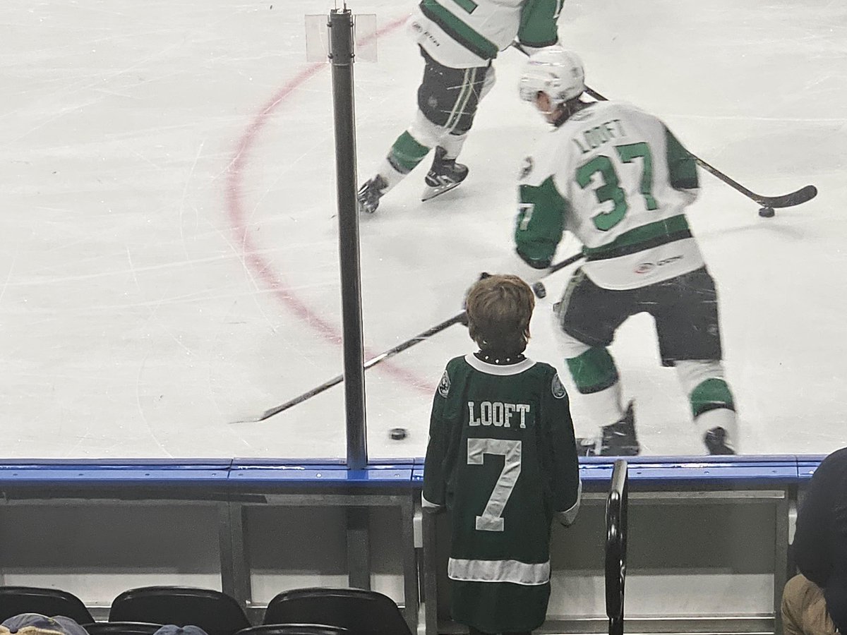 RidertownUSA's tweet photo. Congratulations to Kyle Looft and Justin Hryckowian on advancing to the Western Conference Finals!

Huge thanks to the Elliotts for their support and great pictures. Safe travels! 

#TexasStars⭐️⭐️ https://t.co/nEVIIX8TT8