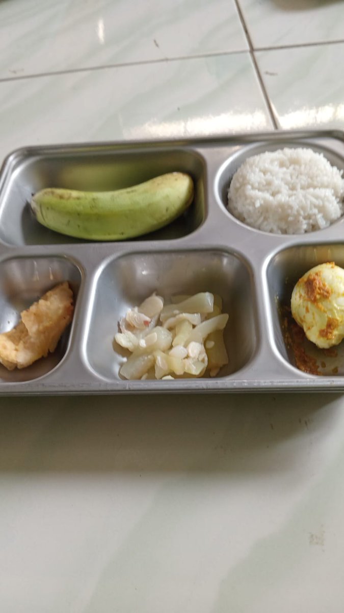 Anakku yg PAUD dapat jatah MBG, tp telur e wes basi.. gini kok dikasihno orang