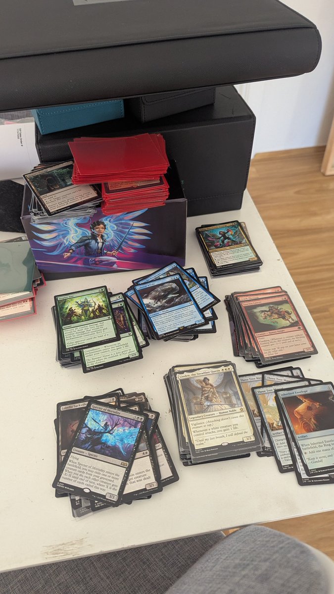 Rare opportunity to go through my magic stuff and make a new deck.

3 colour human LOTR deck?

Yes.