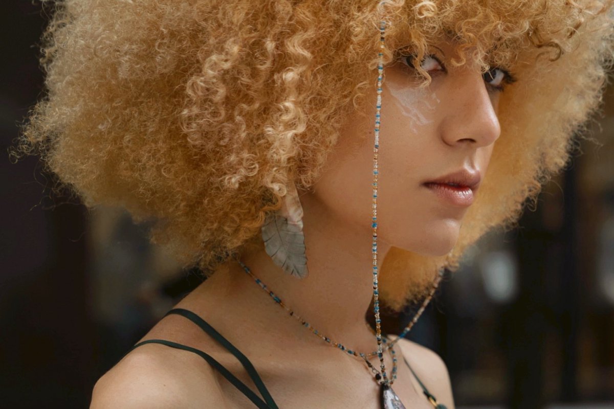 アリッサ　×     AMG     『ストリート』

めちゃ個性的なモデルさん