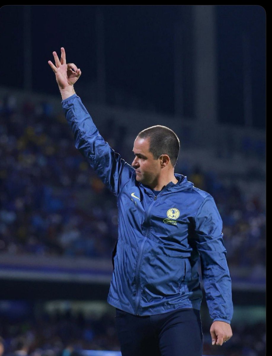 Quien se quiera enojar, que se enoje.

El Club América nos dio un tricampeonato más otros trofeos menores y encima llegó a otra final.

Habrá cosas que replantear y sobre todo darle las herramientas, pero a muerte con este señor.