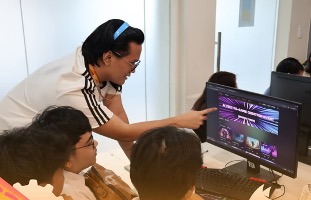 FindTruman tweet media