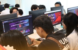 FindTruman tweet media