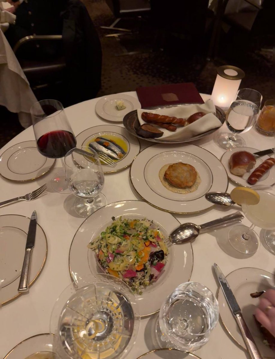 Stuttgart_BW's tweet photo. On this dining table, the food and atmosphere blend together to create a beautiful moment of life's gift. https://t.co/GRcuFOvfLs