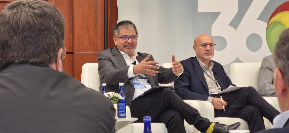 “ Dudar con estilo” dijo el de las medias amarillas 🟨 (¿¡qué diablos significa siquiera eso?!) 🤭🤭🤭
Pd.: Creo que ni es candidato a nada 🫠