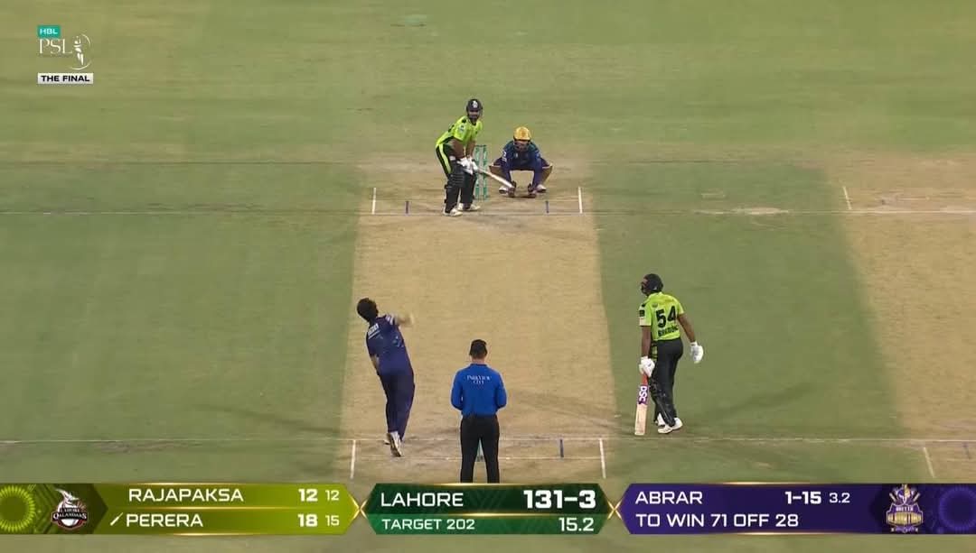 onlysohail_'s tweet image. Can't believe Kusal Perera chased it from Here,What a Legend!🇱🇰❤️
#PSLFinal