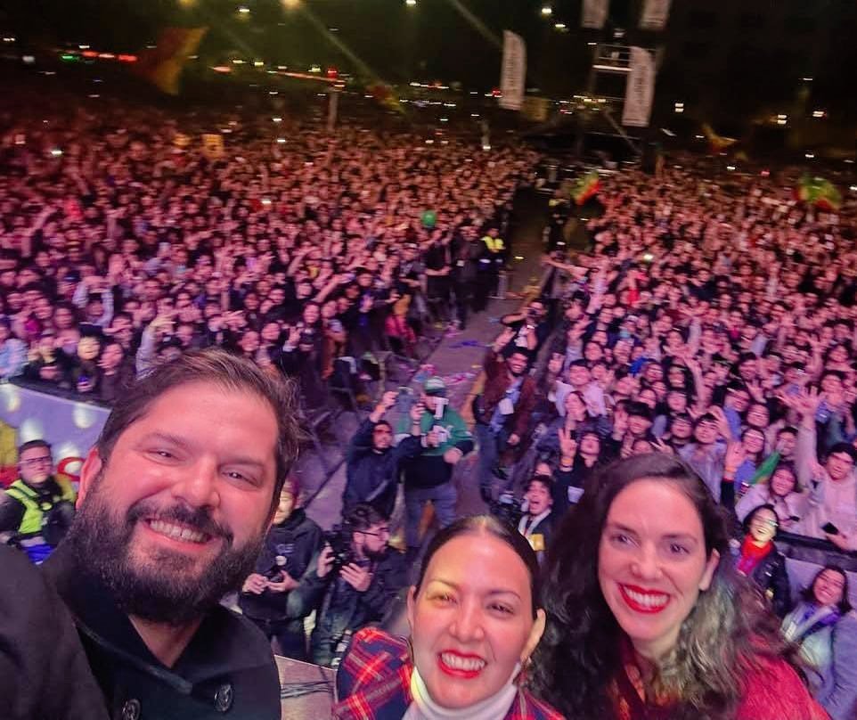 YankoNereo's tweet photo. @GabrielBoric Calma Puerto Varas!! Pronto aparecerá éste CSM de @GabrielBoric a sacarse una foto "a lo @camila_vallejo" y les cambiaran las viviendas por "dignas carpas" para que se caguen de frío. Cuiden sus cosas que éstos csm se roban hasta el choapino. https://t.co/eiqX7lnvKG