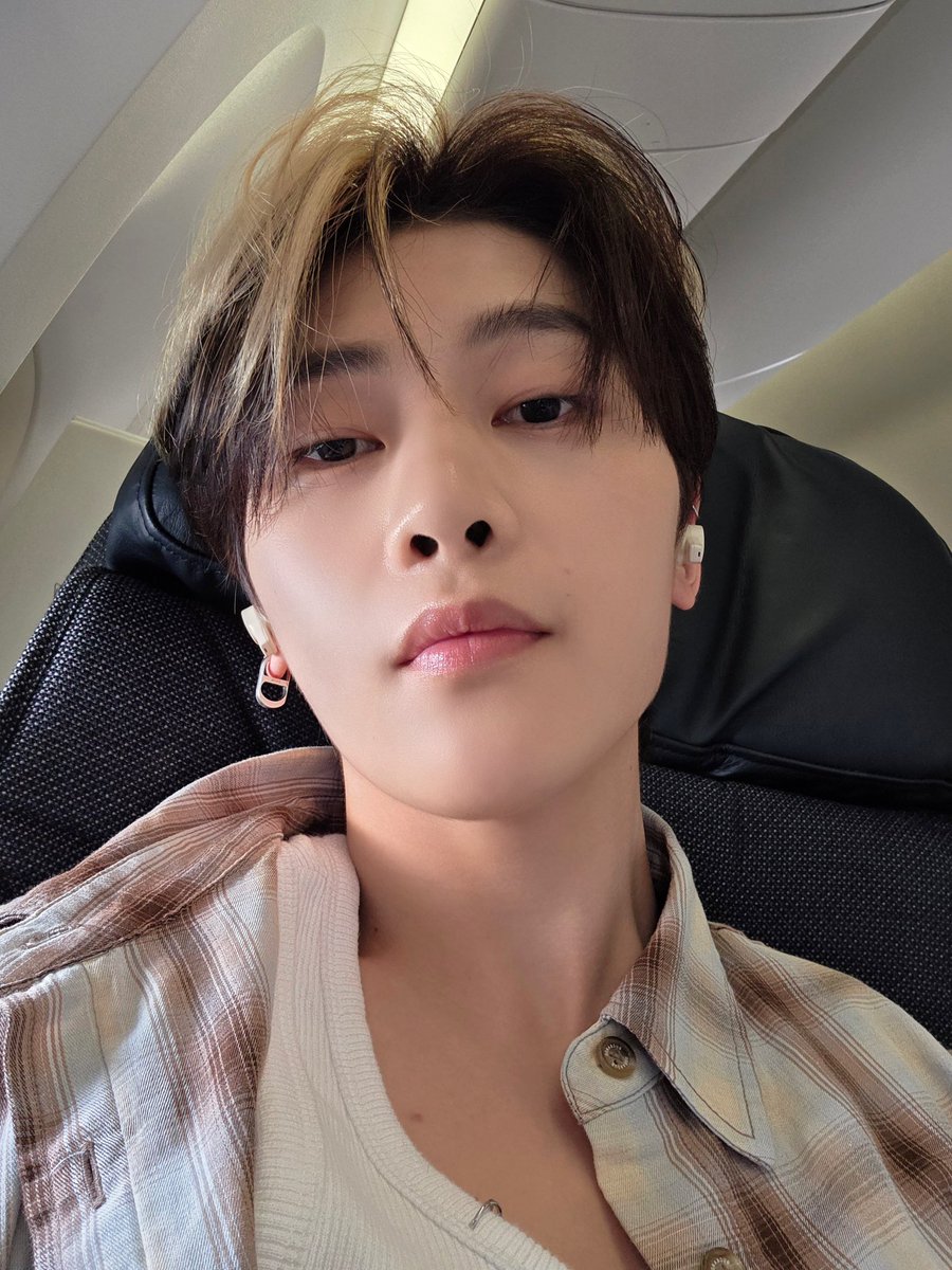 250526 🦊💬 11:27 AM CST 

🦊 *pic*