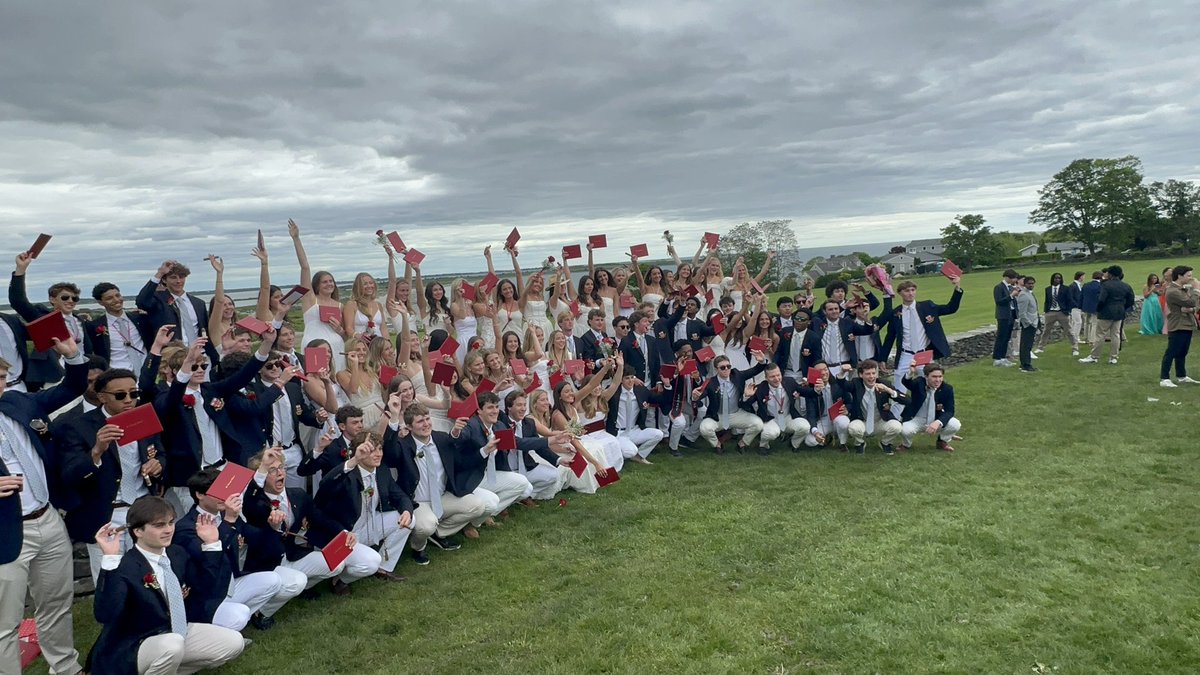 allynjwright's tweet image. I have a high school graduate!! Class of 2025 @Allynwr1ght @DragonsofSG St. George’s School Newport RI