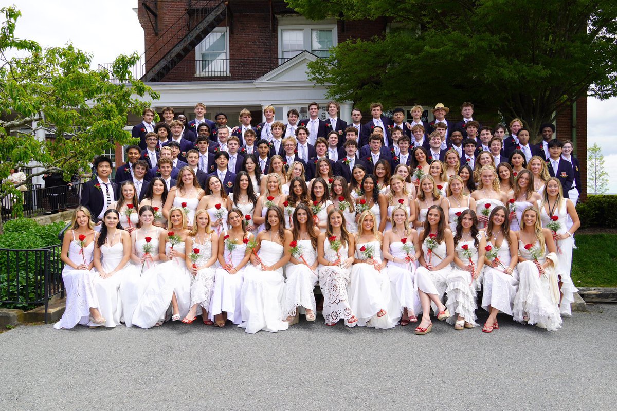 allynjwright's tweet image. I have a high school graduate!! Class of 2025 @Allynwr1ght @DragonsofSG St. George’s School Newport RI