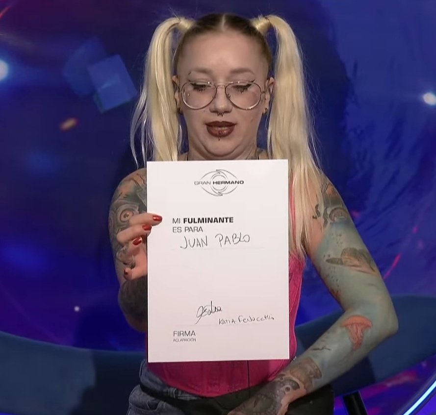teamdanelik's tweet photo. La peor fulminante de la edicion Saluden a la tana que mañana vuelve a la matanza 💋

#GranHermano https://t.co/O8Tb2cd5Hn