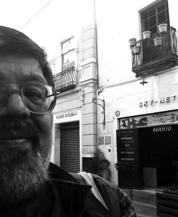joseluiszarate's tweet photo. ¿Por qué estoy en contra de los cuentos y novelas generados por IA?
Muy sencillo: la infraestructura necesaria para general un texto mediante la Inteligencia Artificial no es reino libre y mágico, sino son empresas que siguen sus propios fines (monetarios y políticos) (hilo) https://t.co/4aepEk7WPB