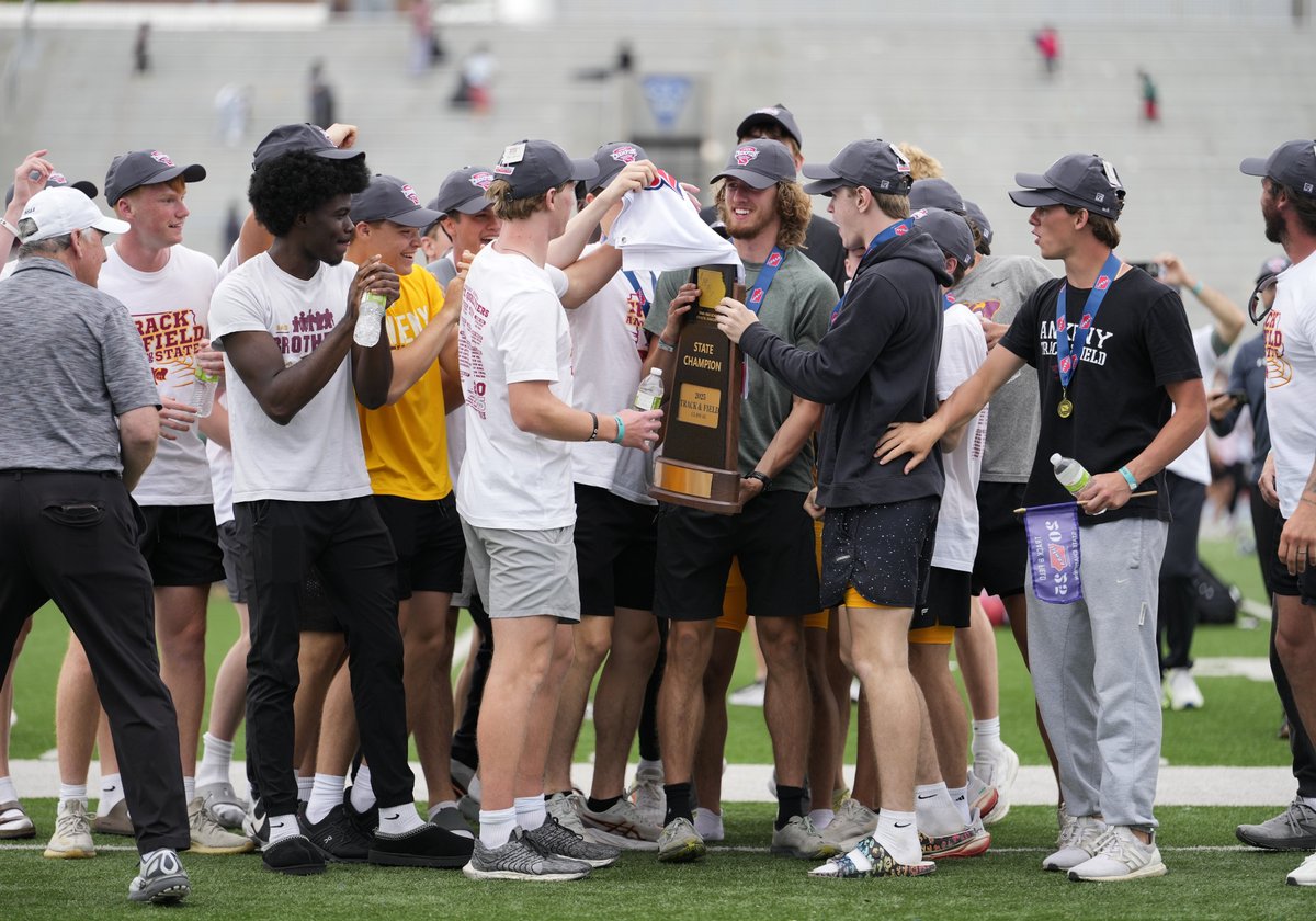 Some people doubted whether <a href="/Hawk_TF/">Ankeny Boys T&F</a> could defend its Class 4A state title. The Hawks proved them wrong with a total team effort: ankenyfanatic.com/2025/05/26/i-l…
