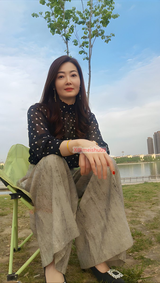 错过的爱情像风，吹来的时候很猛，吹走的时候很痛。 https://t.co/rmRZqLtIWe