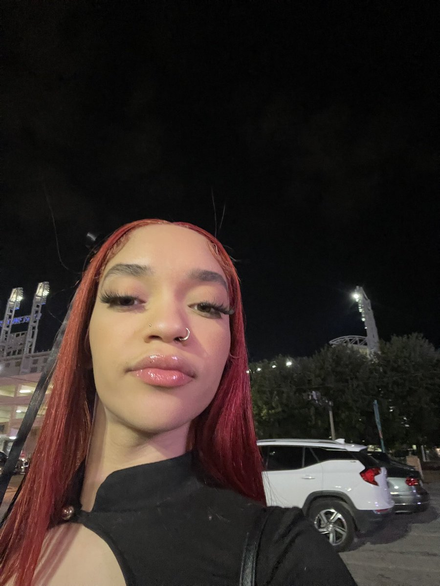 niyahnaveah's tweet photo. turning heads all 365. https://t.co/ptMR0fxg98