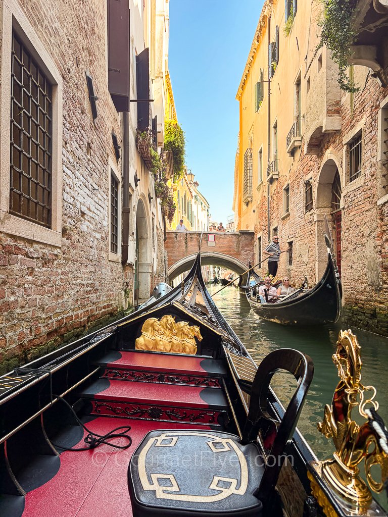 GourmetFlyer's tweet image. A romantic journey through a maze of narrow canals in Venice which sometimes are known as paradise...

#venice #veniceitaly #venicecanals #venicegondola #gourmetflyer