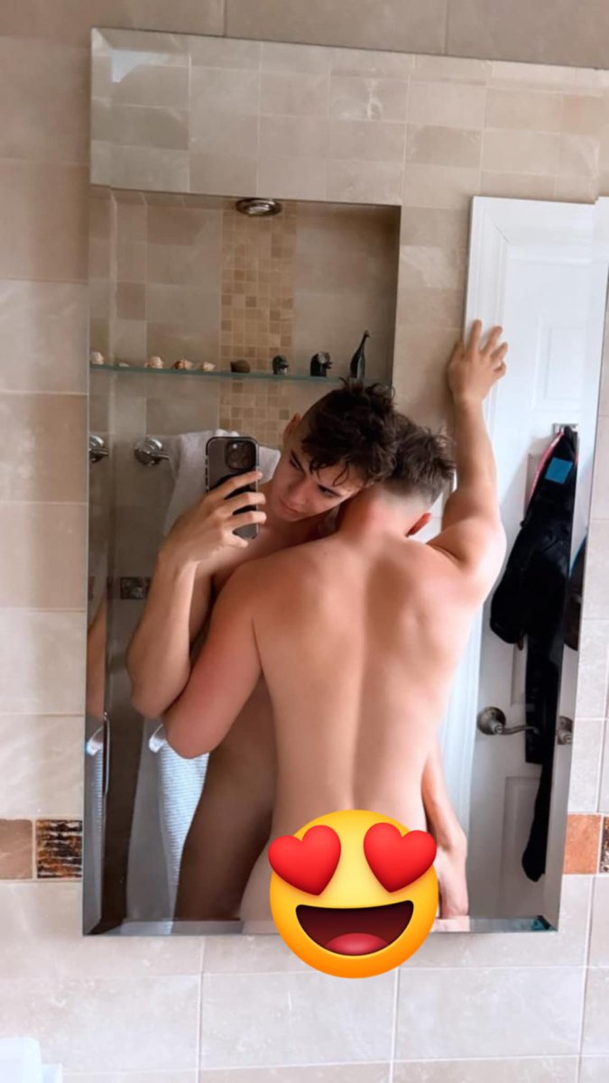 RT 🔁Cum join us in the shower and breed our wet pussy🥵🍑💦💦

Free OF here👇
onlyfans.com/dannye18/c1