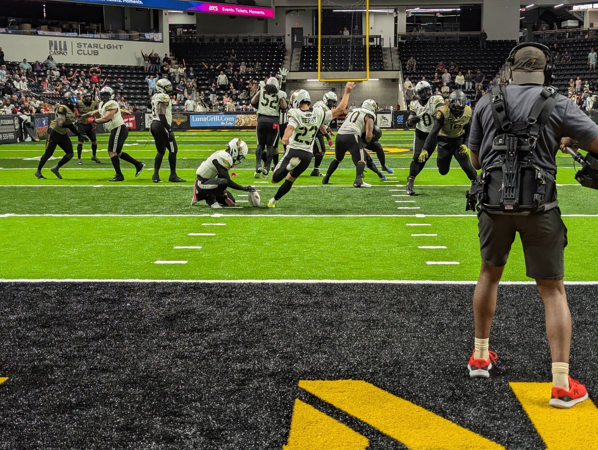 JustinAaronUH91's tweet photo. From @KeiserFootball to the @IndoorFL 

Kicker #23 @ben_derby was in action tonight with the @KnightHawksIFL 

Photos by @burt_grossman 

@naiaprospects @NAIAFBALL @evan_willsmore @DraftDiamonds @jrberendzen https://t.co/1AYGJlm6O9