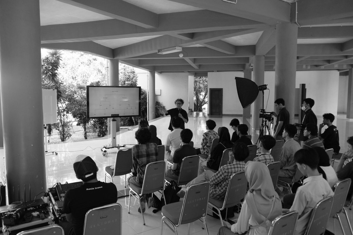 Spill lagi dari Gema Kampus 2025! 

Coaching Clinic kali ini bareng:
🎤 Yandi Brownsu – suara = identitas &amp; semangat kebangsaan

🎬 Riri Riza – film pendek + Siri’ na Pacce = karya penuh makna!

Belajar sambil ekspresikan nasionalisme lewat karya? Yes please! 💥🇮🇩