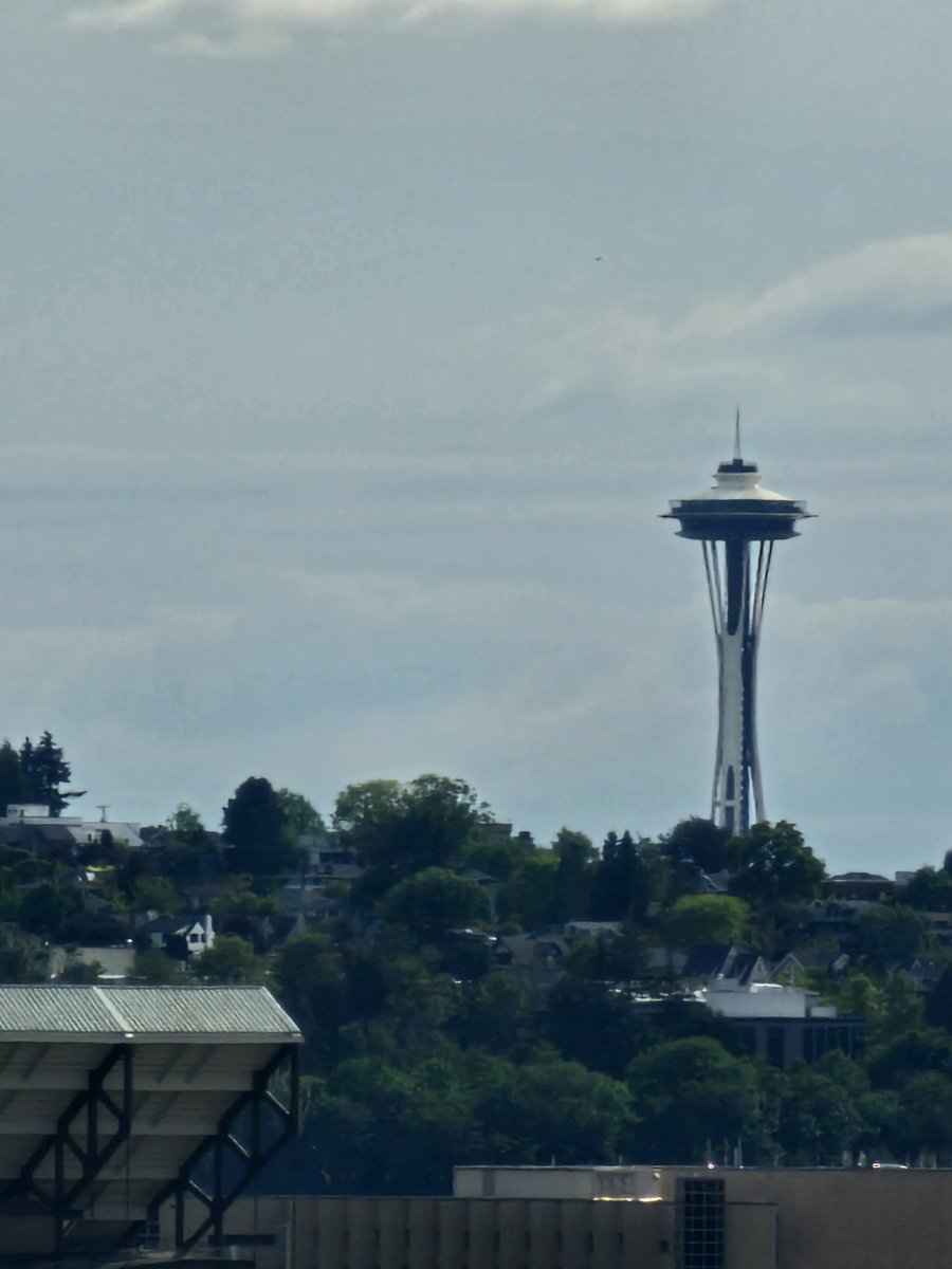 tet_o7's tweet photo. dog this trip to seattle was not great but ill be back tomorrow and do my best yeppa. https://t.co/4XaMxZNouX