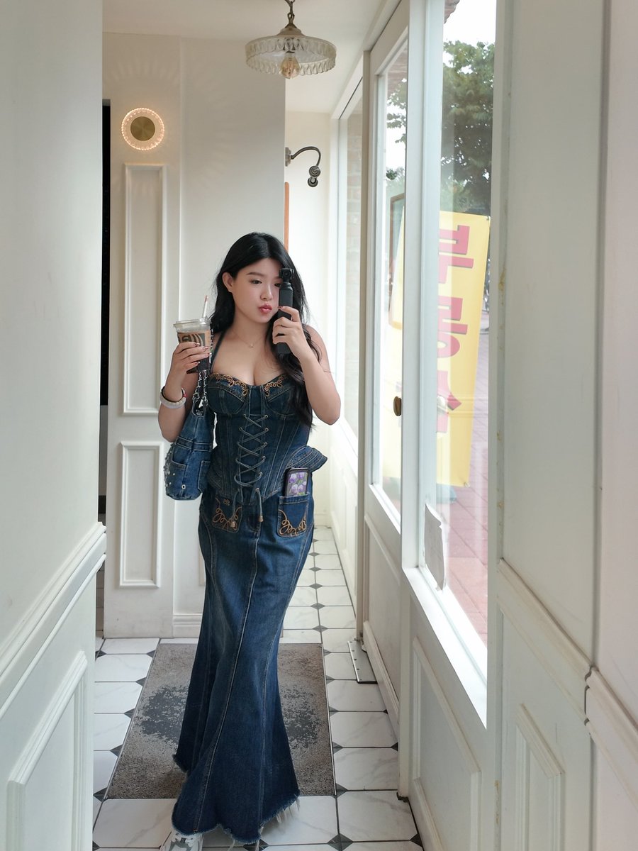 gm 醒来发现 $b 400m了，这下真的焦虑了焦虑了🤦‍♀️需要一个20x的ca🙋‍♀️🙋‍♀️
还有谁教教我怎么才能做到1万粉😅