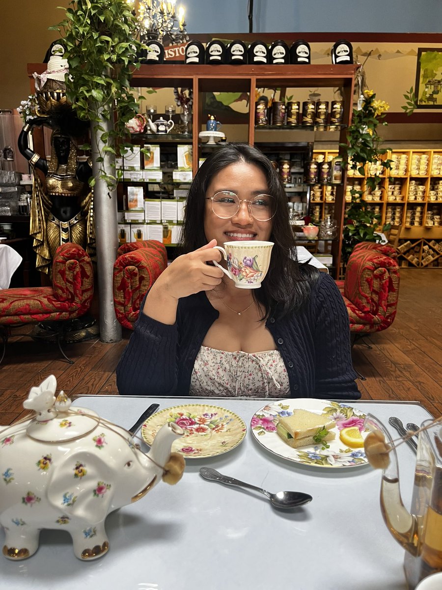 I went on an afternoon tea date with <a href="/tokyo_bat/">𝖘𝖚𝖒𝖒𝖊𝖗 🎀</a> and she took these cute photos of me 🥹