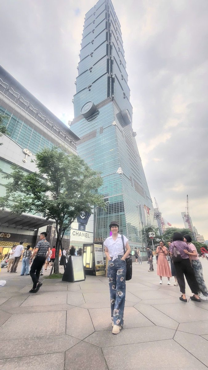 Đi ra ngoài thế giới mới thấy, ở đâu dân trí cao, đời sống cao, giáo dục và y tế miễn phí, doanh nghiệp nhìu, đóng thuế đầy đủ, pháp luật nghiêm minh thì hầu hết tệ nạn XH rất rất ít. Khi cuộc sống sung túc, mấy chuyện vặt vãnh tám chuyện "nhà người