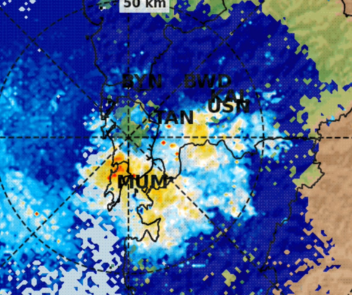 shetty_athreya's tweet image. Exactly as per warnings issued yesterday, this morning has seen back to back #MumbaiRains downpours 🌧️⚡

A 15 km tall thunderstorm struck #Badlapur to #Karjat belt around 6am, giving very heavy rains as it moved to north #Raigad! 

Another intense thunderstorm formed by 8 am