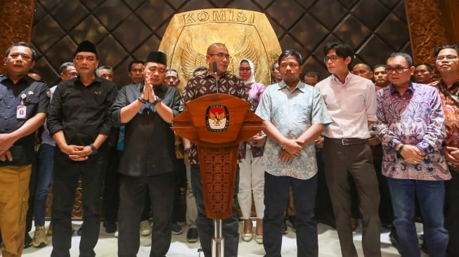 suaradotcom's tweet photo. Aneh bin ajaib, Komisioner KPU RI diem-diem nyewa apartemen dan kantor mewah miliaran rupiah. Buat apa bos? @KPU_ID 

Kan udah dikasih rumah dinas dan punya kantor sendiri?!

-a thread- https://t.co/6Do6UxCUFe