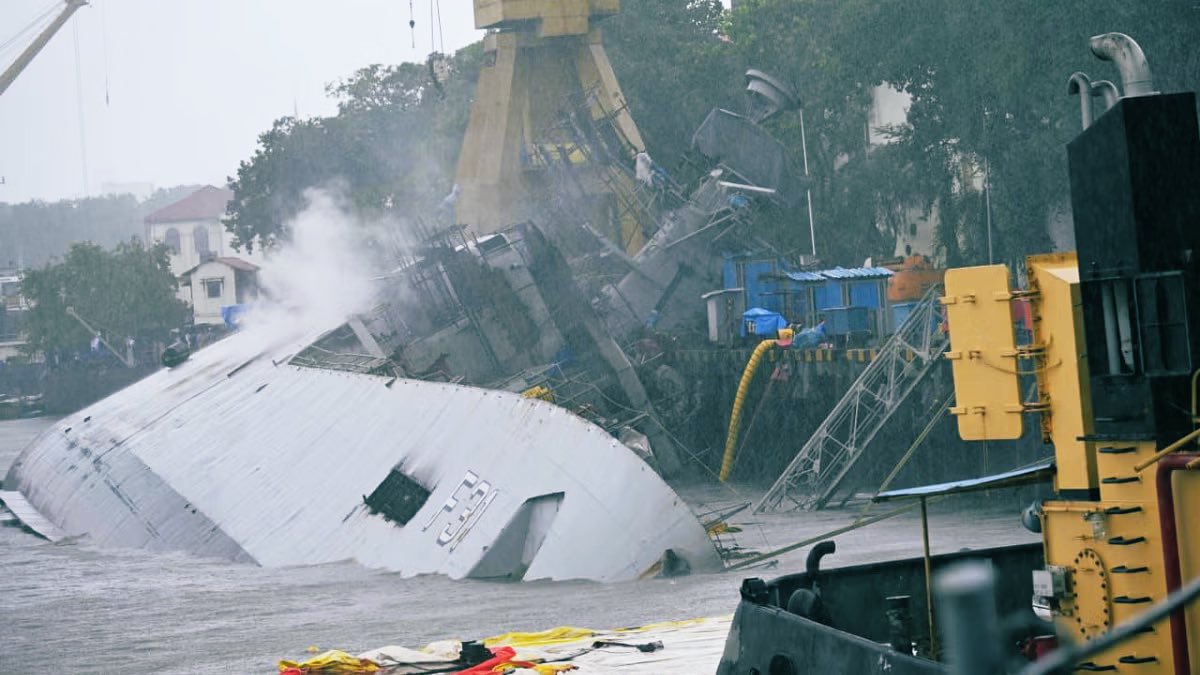 thedefenseride's tweet photo. INS Brahmaputra which faced a fire accident in July 2024 is getting back on track. It will be ready to sail by the end of this year and fully combat-ready by mid-2026.

#indiannavy #warships #insbrahmaputra #indiannavyaction #indiandefence https://t.co/OkzlsXlK17