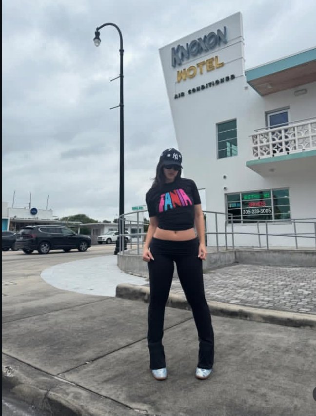 Presiento que Nathy Peluso sacara su disco de Salsa con el sello de FANIA el sello discografico icono de los grandes salseros como Willie Colon, Hector Lavoe, Celia Cruz, etc.
Ademas Nathy ya estuvo en sus oficinas.